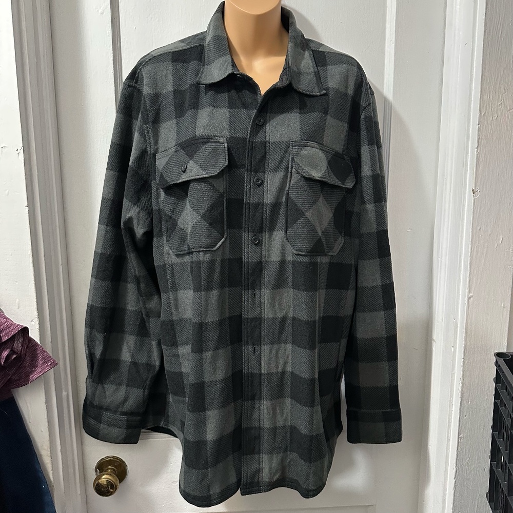 Wrangler‎ Authentic Black and Grey Plaid Button Down Fleece Long Sleeve in L